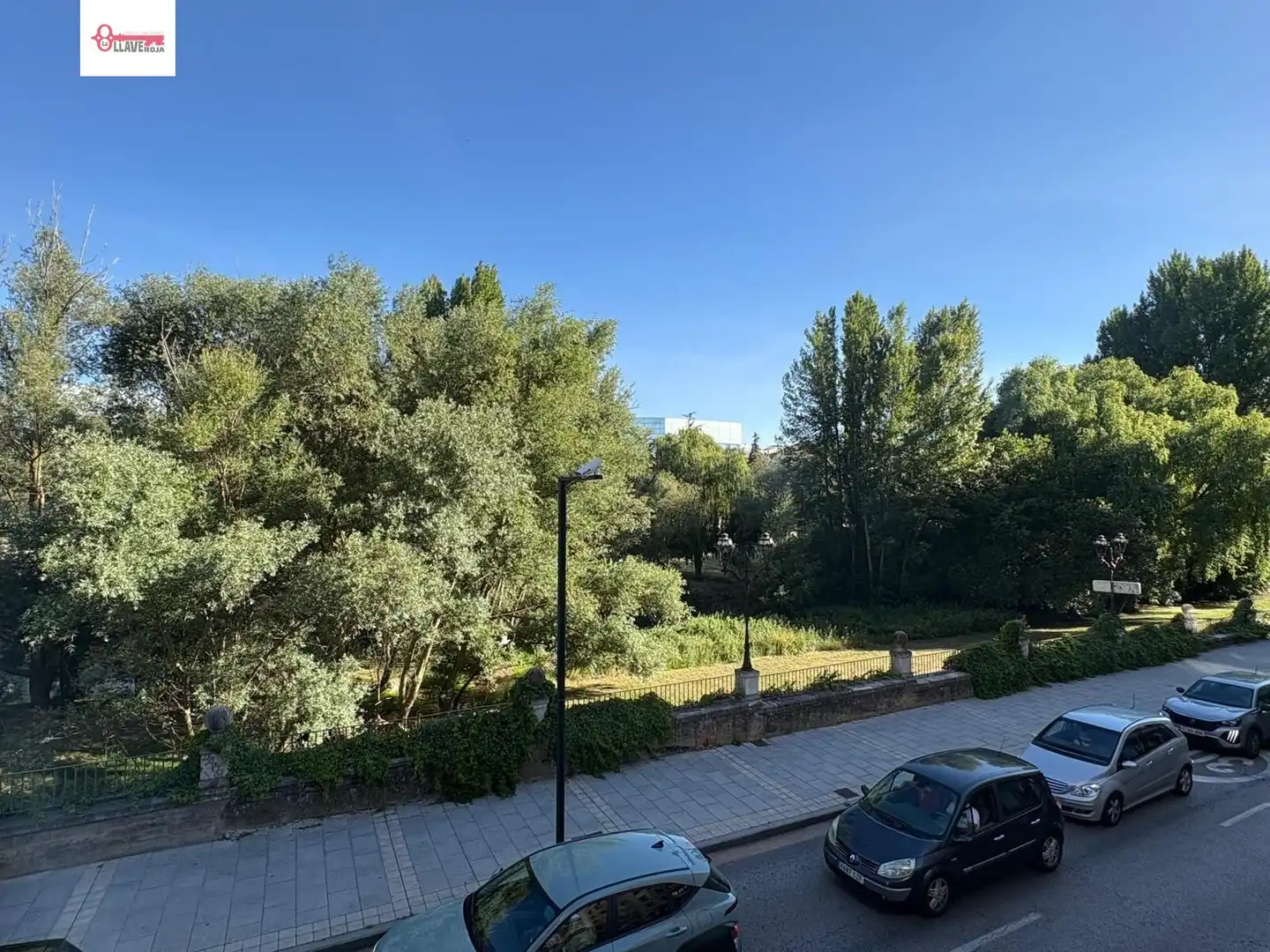 Vista exterior de Pis en venda en Burgos amb Calefacció i Balcó