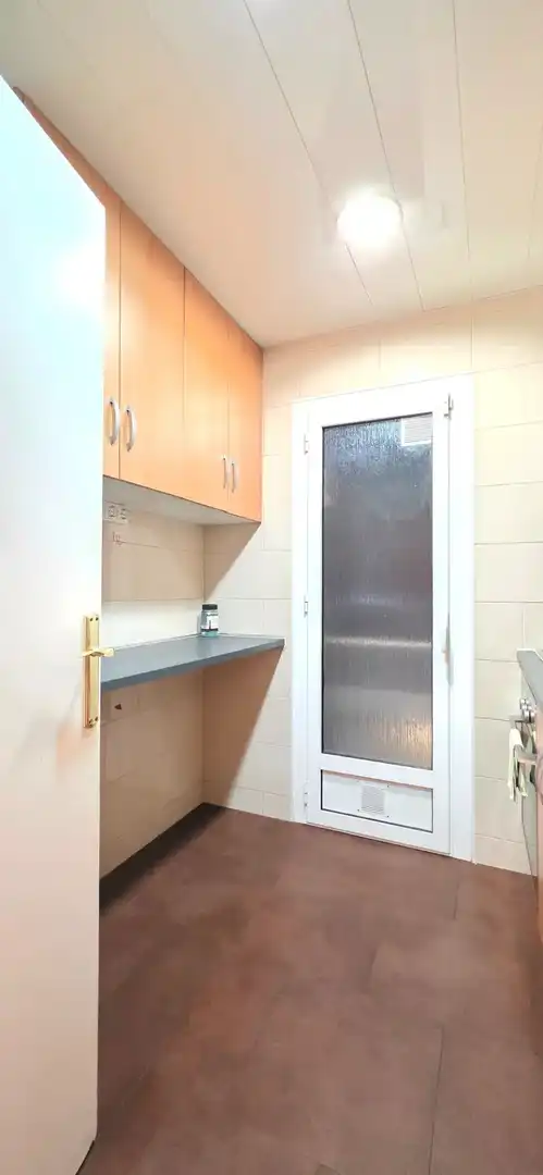 Badezimmer von Wohnung zum Verkauf in Barcelona mit Ofen, Balkon und Alarm