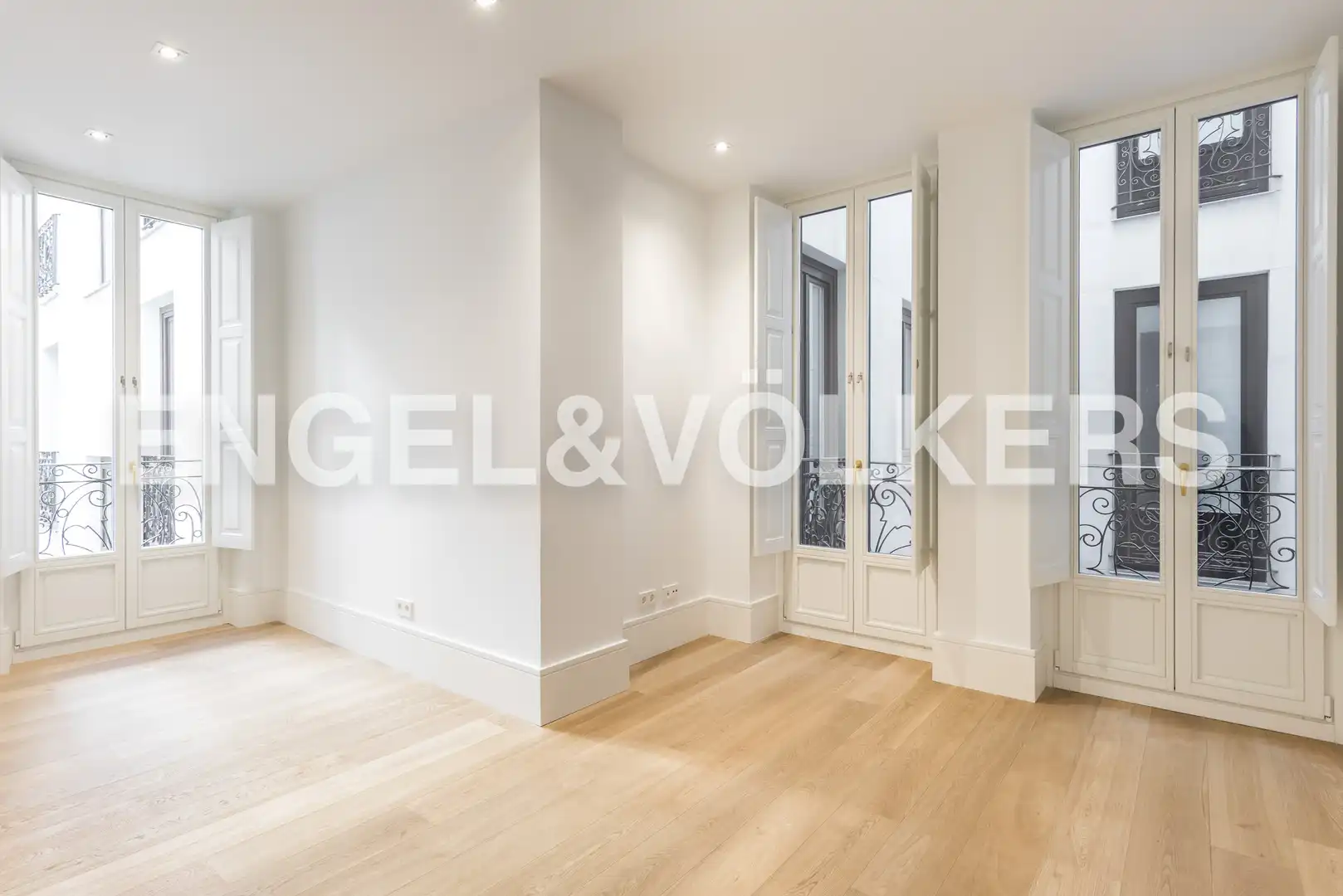 Bedroom of Flat for rent in Madrid  with Air Conditioner, Heating and Storage room