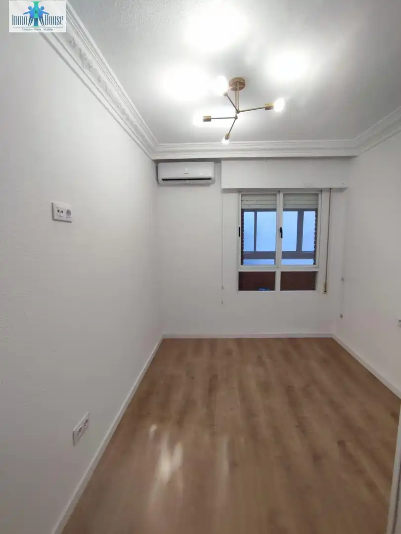 Dormitori de Pis de lloguer en Albacete amb Aire condicionat, Calefacció i Terrassa
