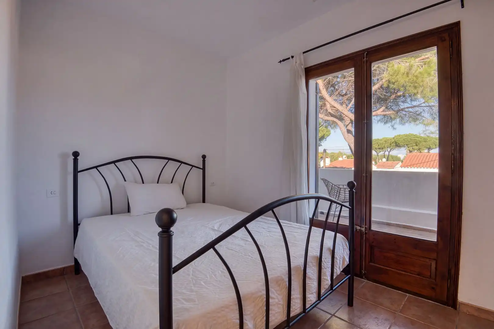 Habitación de Casa adosada en venta en L'Escala con Terraza y Amueblado