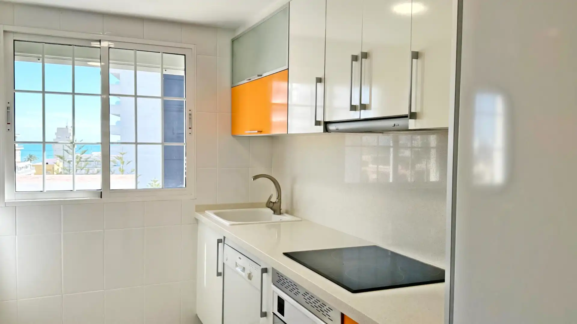 Cocina de Apartamento de alquiler en Gandia con Aire acondicionado, Calefacción y Terraza