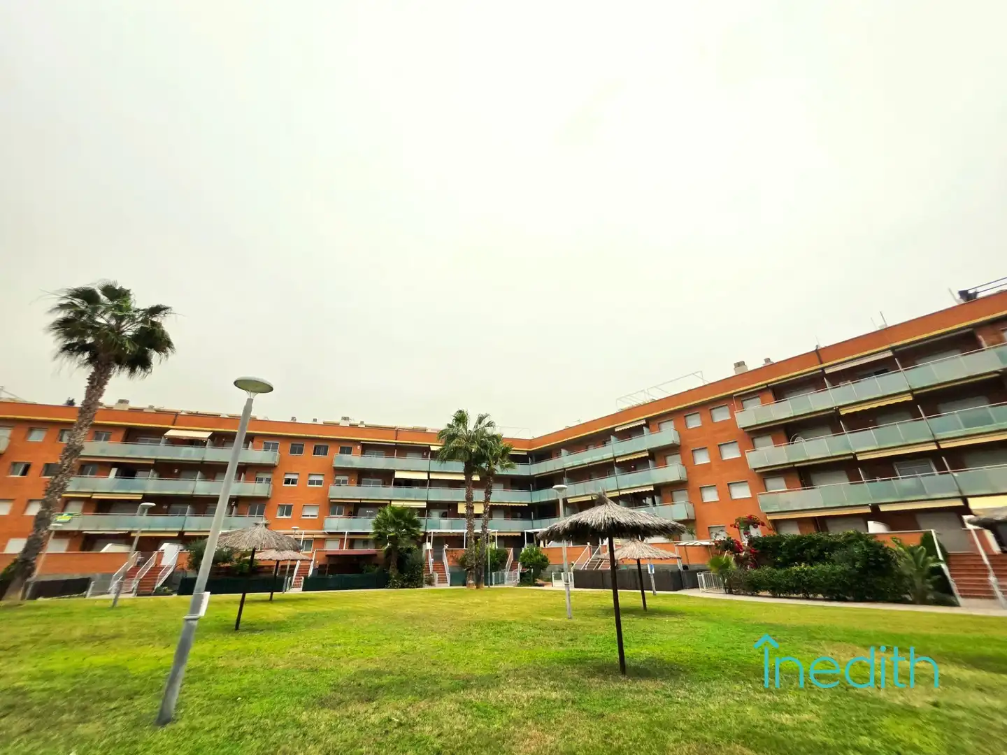 Außenansicht von Wohnung zum Verkauf in Cubelles mit Klimaanlage, Heizung und Terrasse