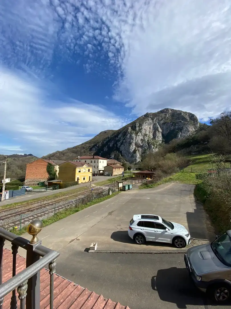 Vista exterior de Local en venda en Oviedo 