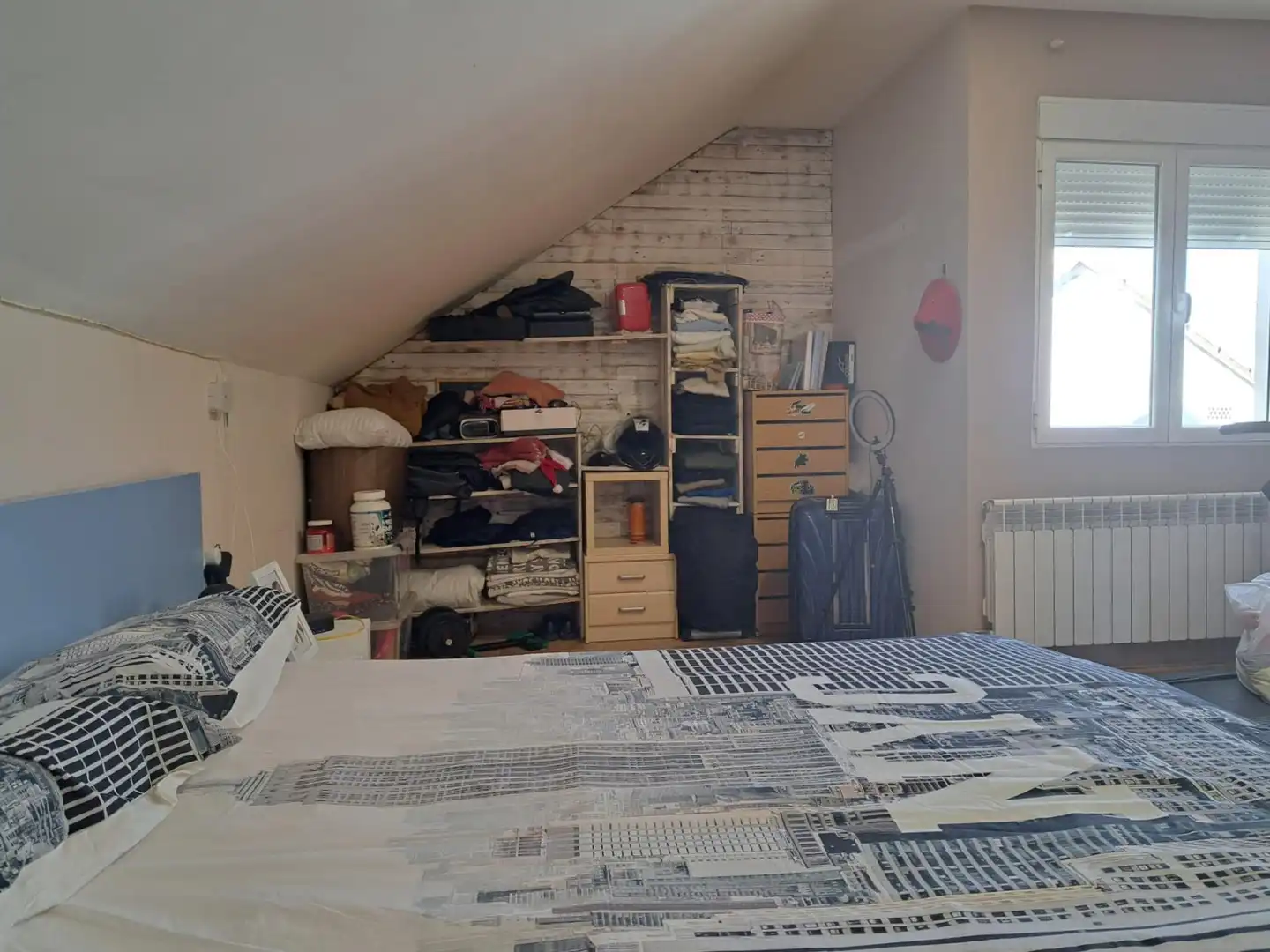 Bedroom of Attic for sale in Requena  with Air Conditioner, Heating and Terrace