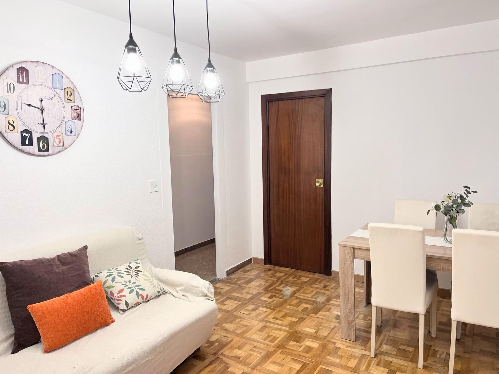 Living room of Flat to rent in  Zaragoza Capital  with Heating, Parquet flooring and Furnished
