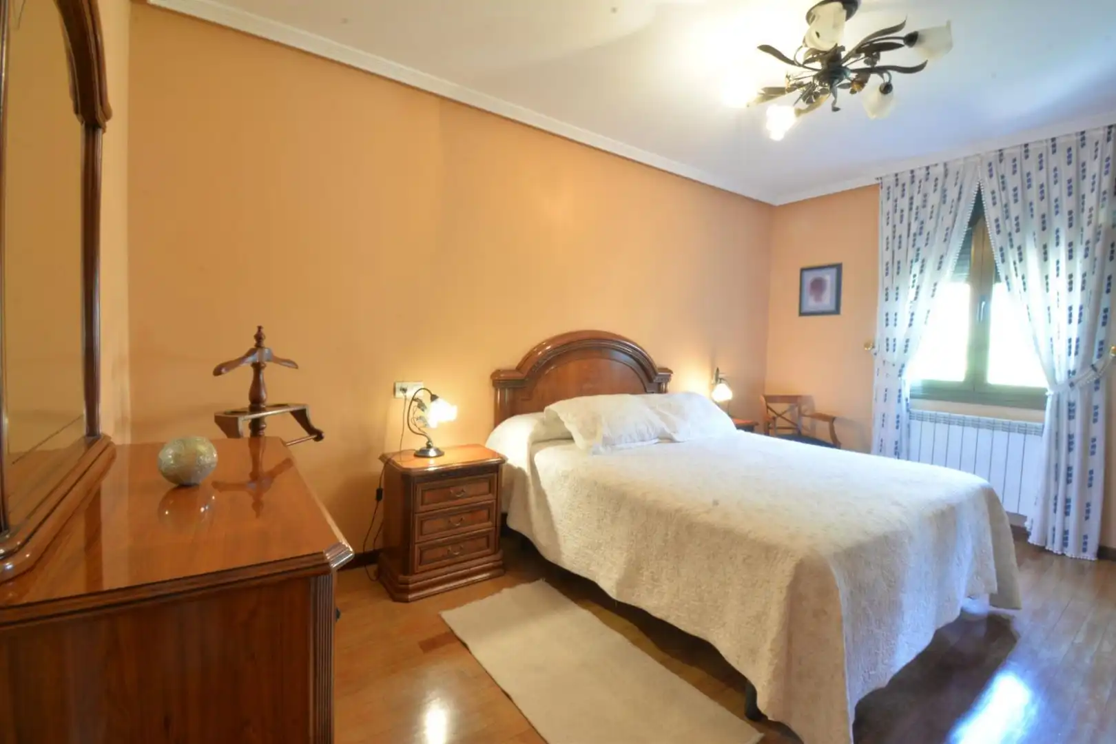 Habitación de Casa o chalet en venta en Oviedo  con Calefacción