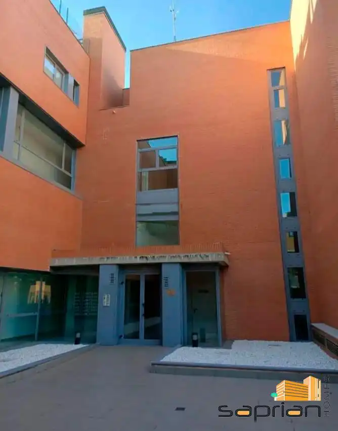 Vista exterior de Dúplex en venda en Alcorcón amb Aire condicionat i Traster