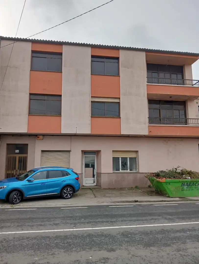 Vista exterior de Edificio en venta en Ponteceso