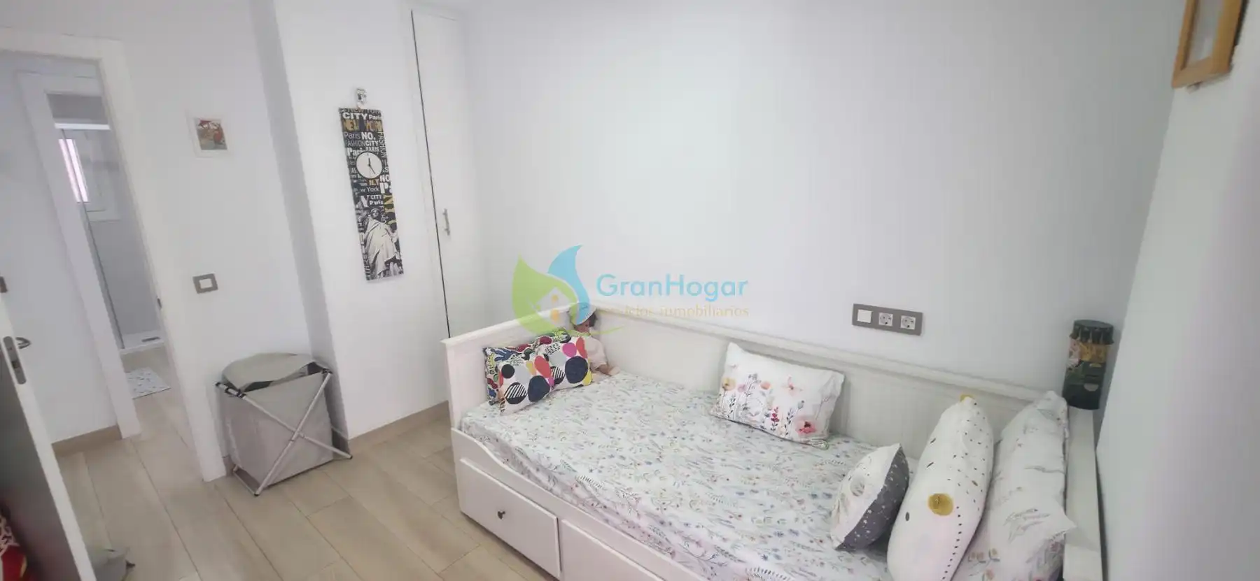 Bedroom of Flat for sale in Sevilla  with Furnished and Balcony