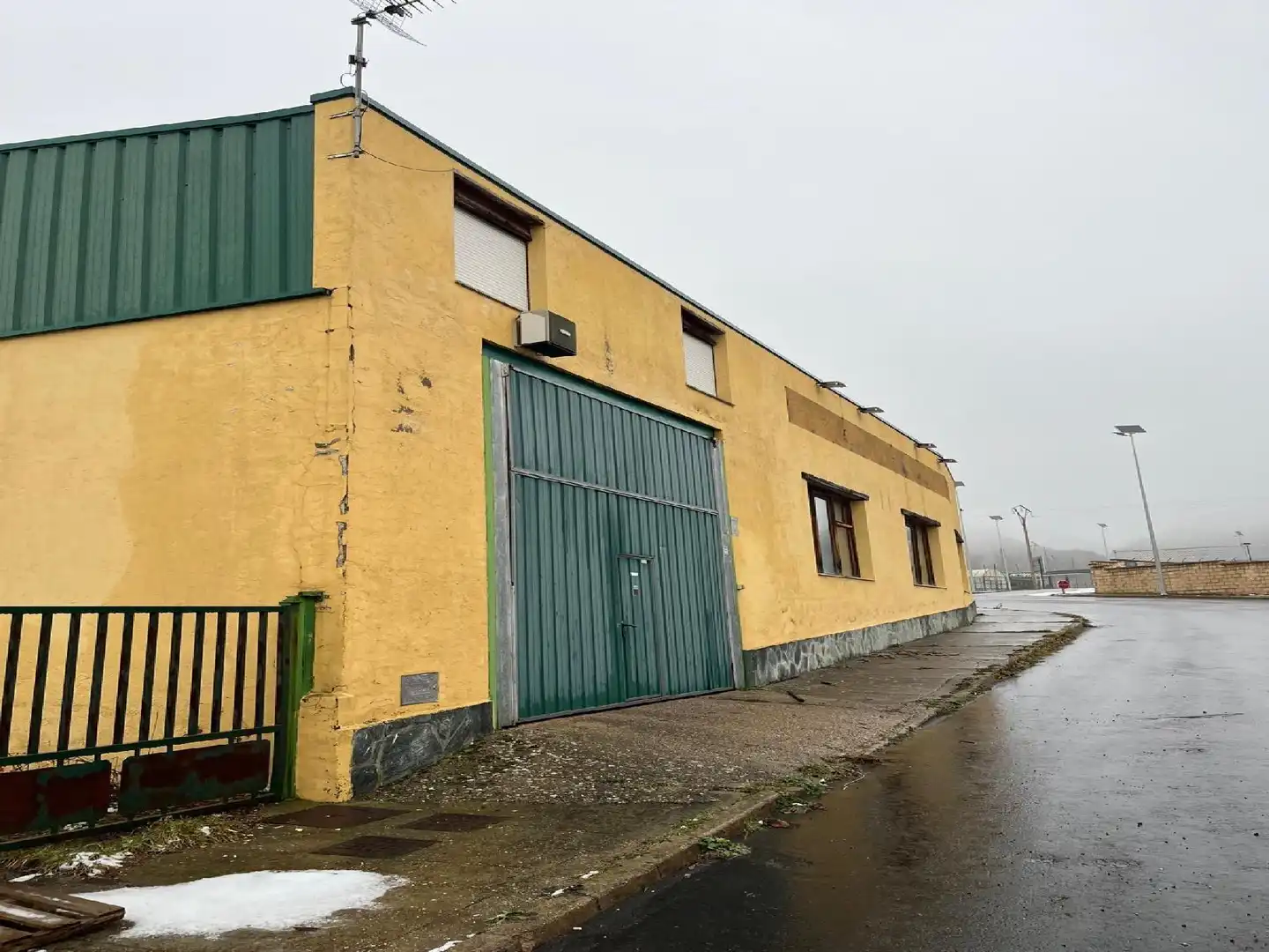 Exterior view of Industrial buildings for sale in La Pola de Gordón 