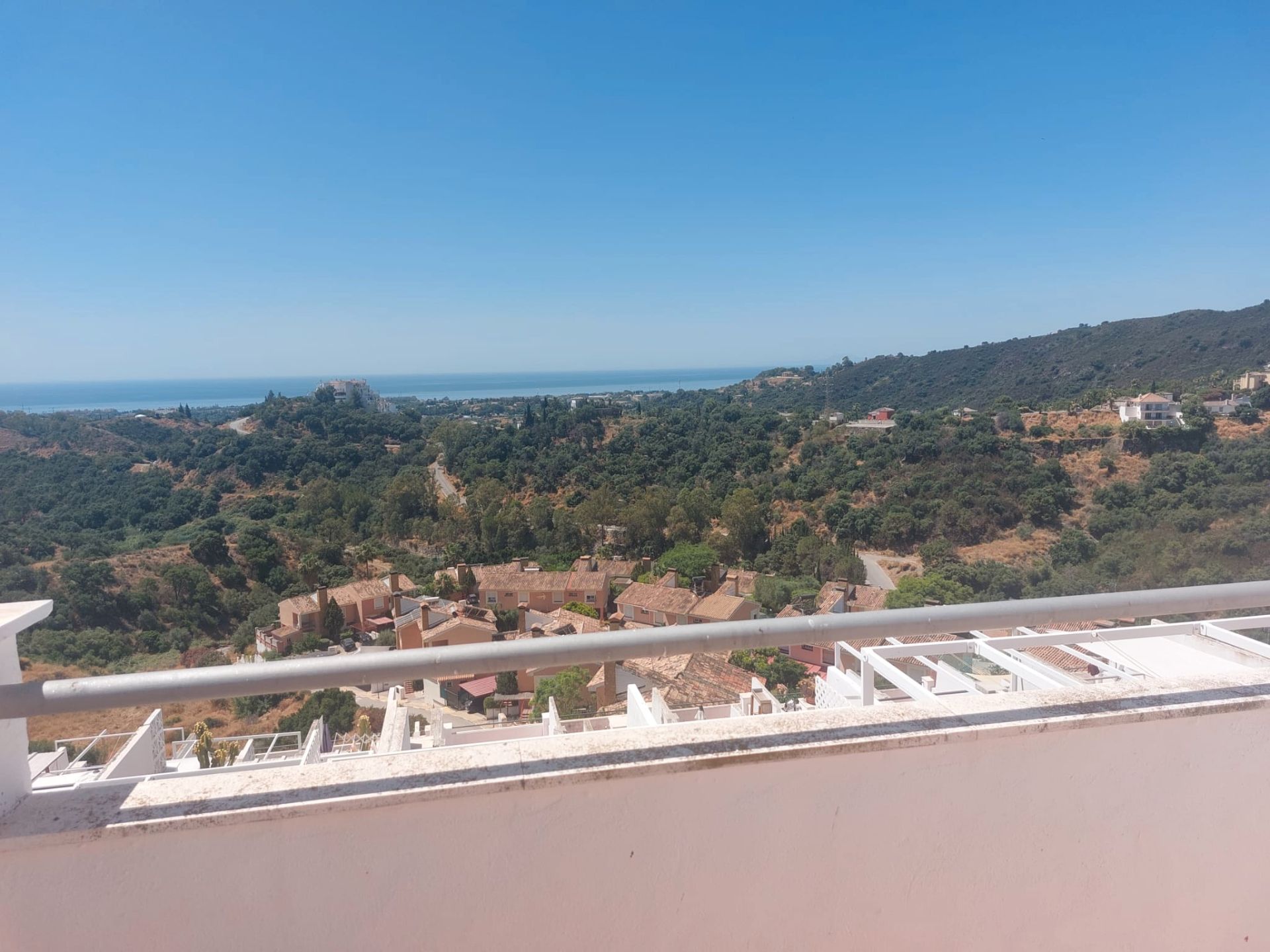 Vista exterior de Àtic en venda en Estepona amb Aire condicionat, Terrassa i Traster