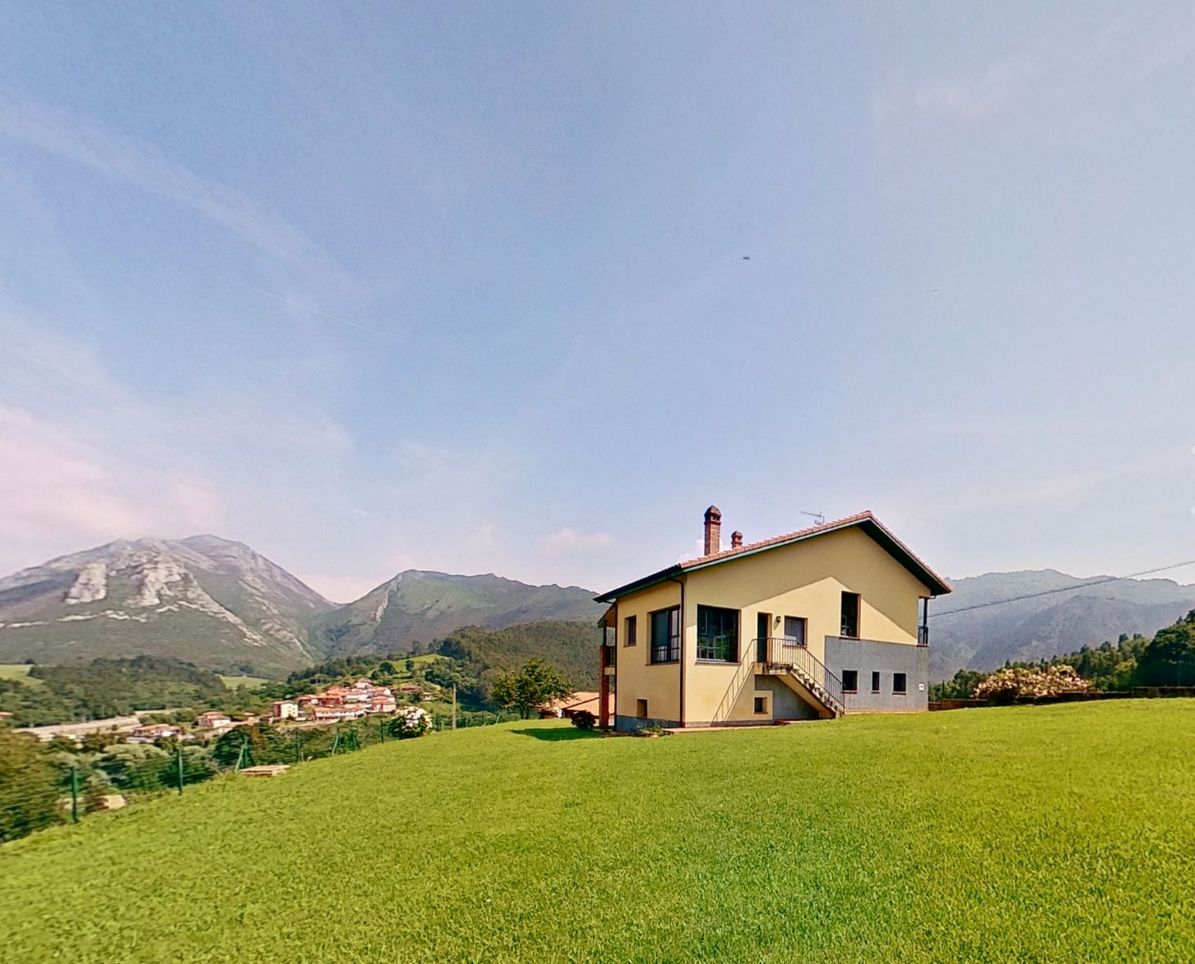 Jardí de Casa o xalet en venda en Ribadesella amb Calefacció, Jardí privat i Traster