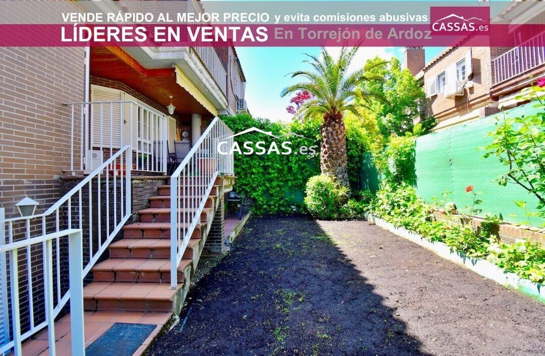Vista exterior de Casa adosada en venda en Torrejón de Ardoz amb Aire condicionat, Calefacció i Terrassa