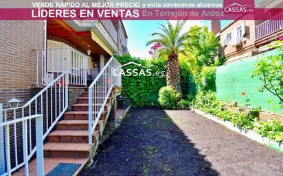 Vista exterior de Casa adosada en venda en Torrejón de Ardoz amb Aire condicionat, Calefacció i Terrassa
