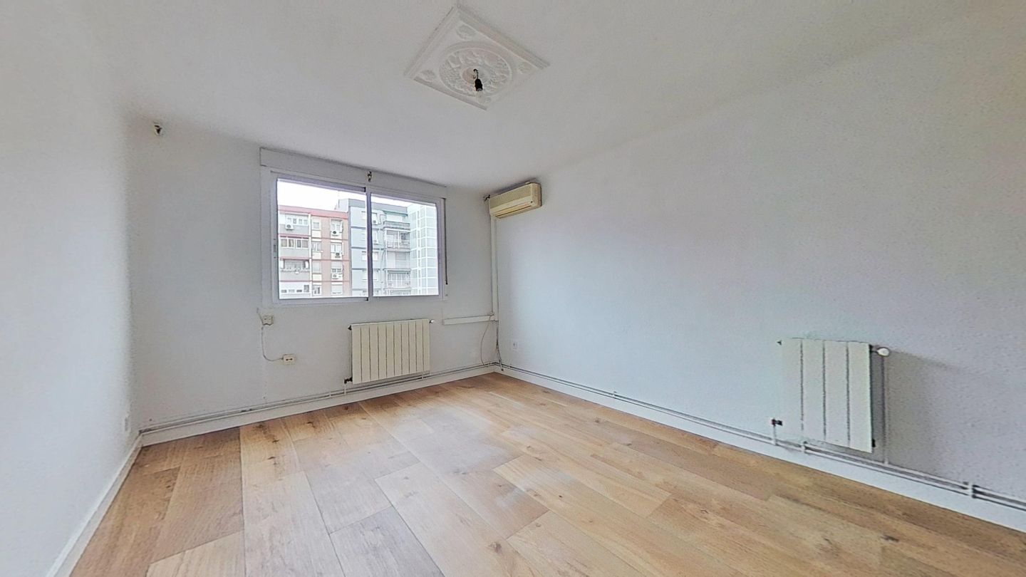 Bedroom of Flat to rent in  Madrid Capital  with Air Conditioner, Heating and Oven