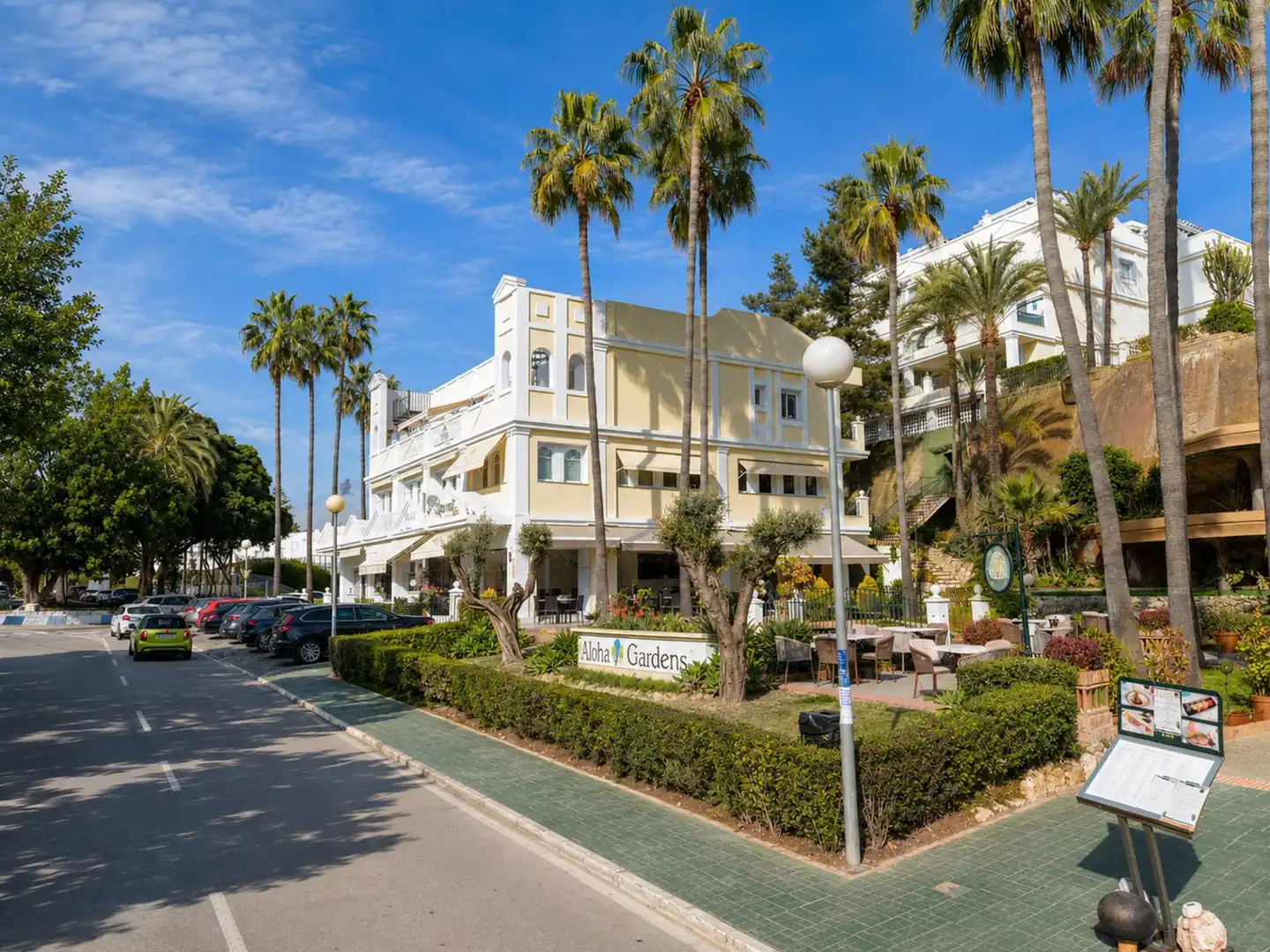 Vista exterior de Àtic en venda en Marbella amb Aire condicionat, Terrassa i Piscina