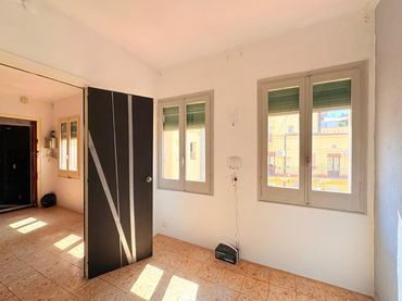 Pis amb balcó en venda a Carrer de Sant Pere Mitjà