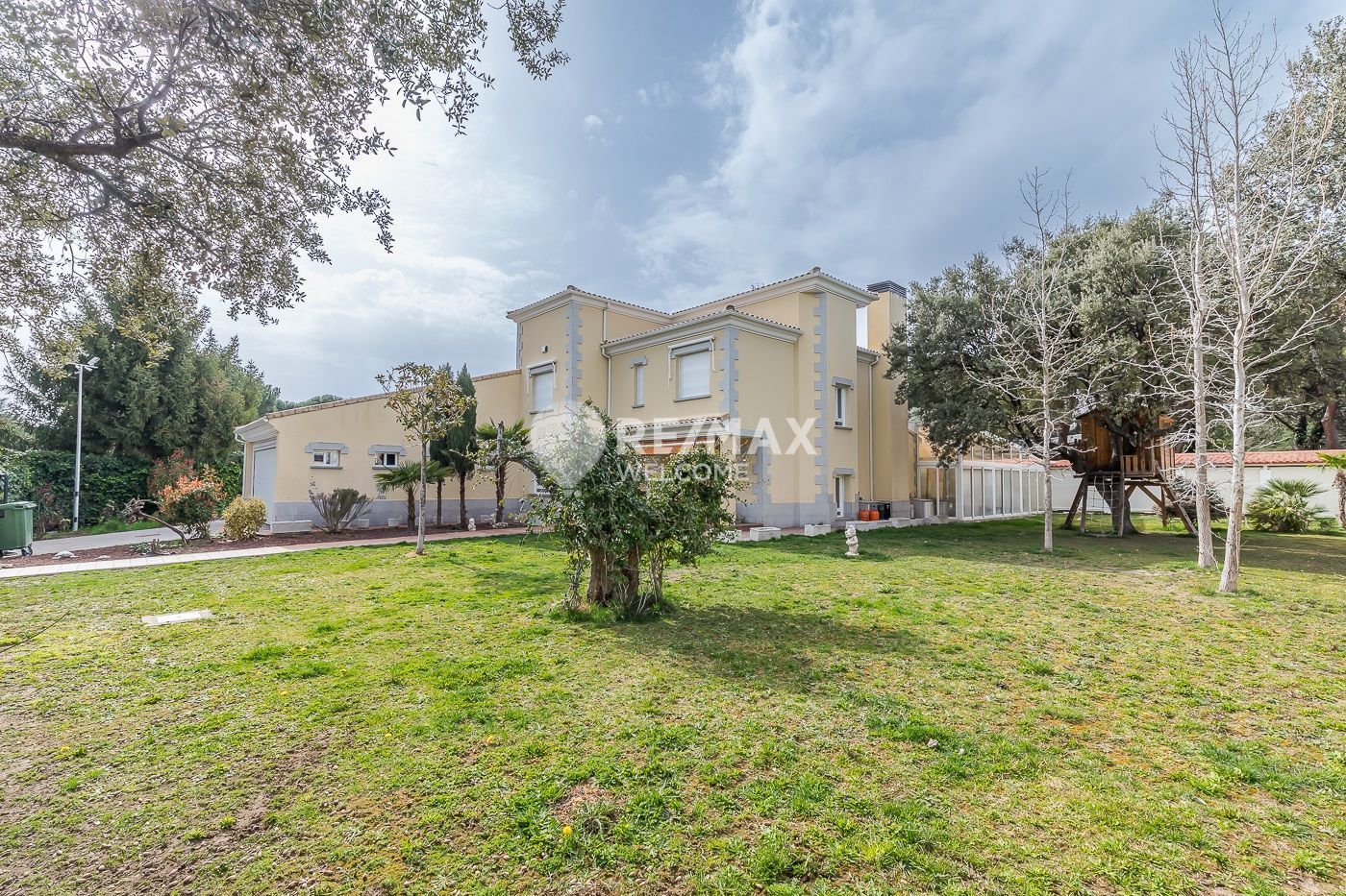 Vista exterior de Casa o xalet en venda en Guadarrama amb Aire condicionat, Calefacció i Jardí privat