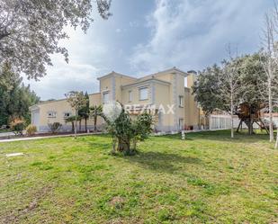 Vista exterior de Casa o xalet en venda en Guadarrama amb Aire condicionat, Calefacció i Jardí privat