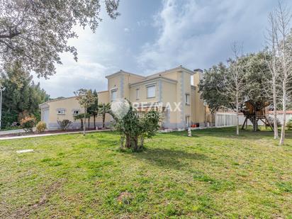 Vista exterior de Casa o xalet en venda en Guadarrama amb Aire condicionat, Calefacció i Jardí privat