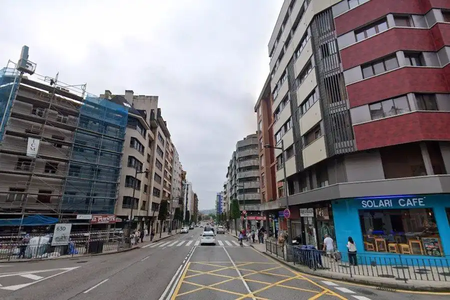 Vista exterior de Pis en venda en Oviedo  amb Calefacció