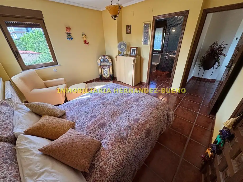 Dormitori de Casa o xalet en venda en Sequeros amb Calefacció, Jardí privat i Terrassa