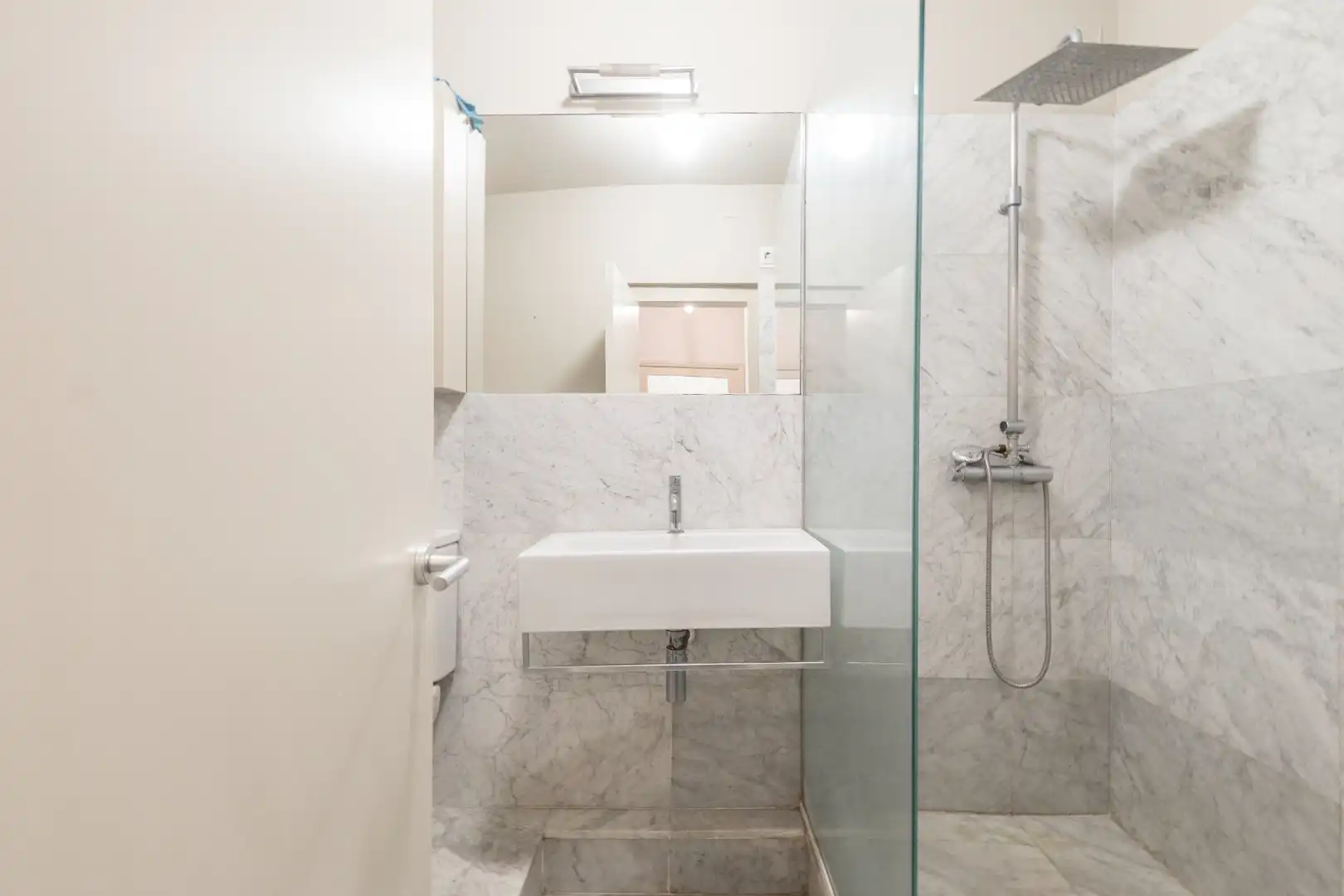 Baño de Piso en venta en Barcelona con Calefacción, Terraza y Amueblado