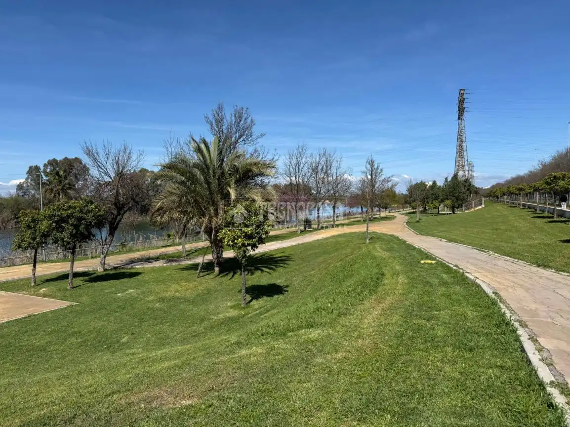 Casa adosada en venta en  Sevilla Capital con Aire acondicionado y Terraza