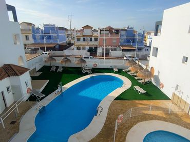 Appartement compact avec piscine à vendre à San Juan de los Terreros