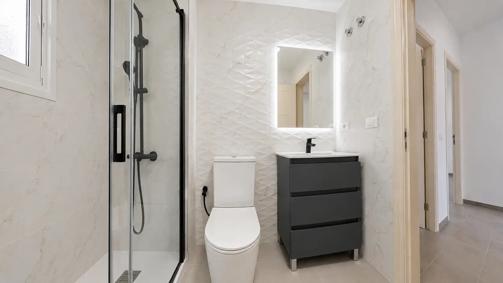 Badezimmer von Wohnungen zum Verkauf in Arona mit Terrasse, Ofen und Waschmaschine