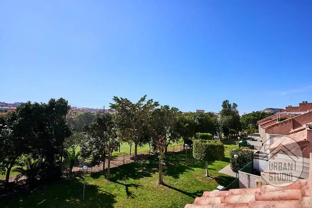 Jardí de Casa o xalet en venda en Alicante / Alacant amb Aire condicionat, Calefacció i Terrassa