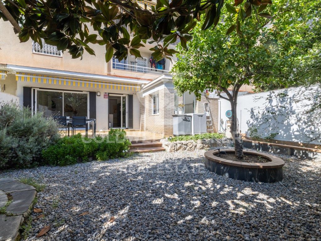Garden of Flat for sale in Terrassa  with Air Conditioner