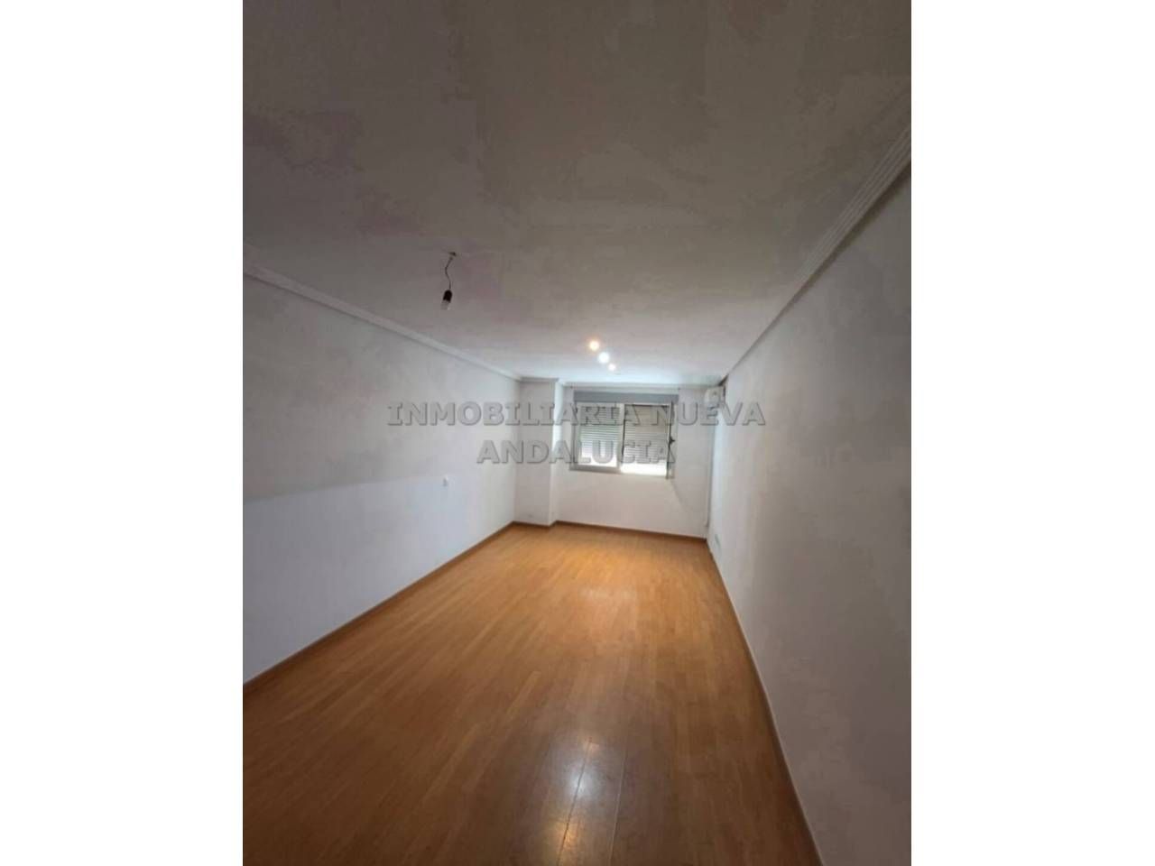 Piso de alquiler en  Almería Capital con Aire acondicionado, Terraza y Trastero