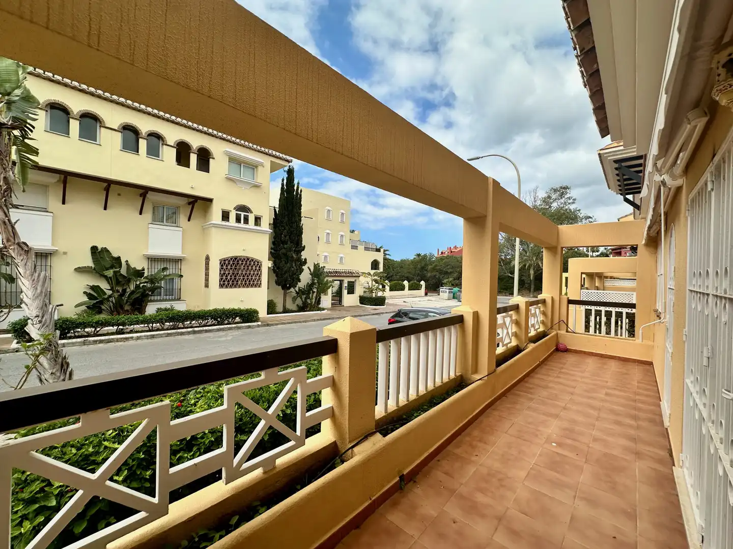 Vista exterior de Planta baixa de lloguer en Marbella amb Aire condicionat, Calefacció i Piscina