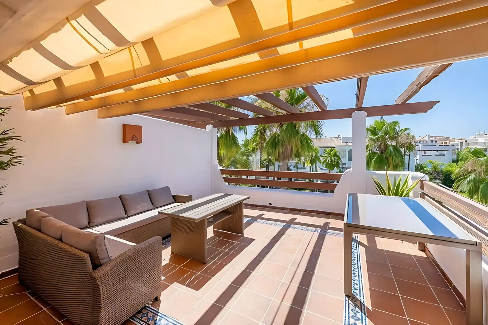 Terraza de Apartamento de alquiler en Estepona con Aire acondicionado, Terraza y Piscina