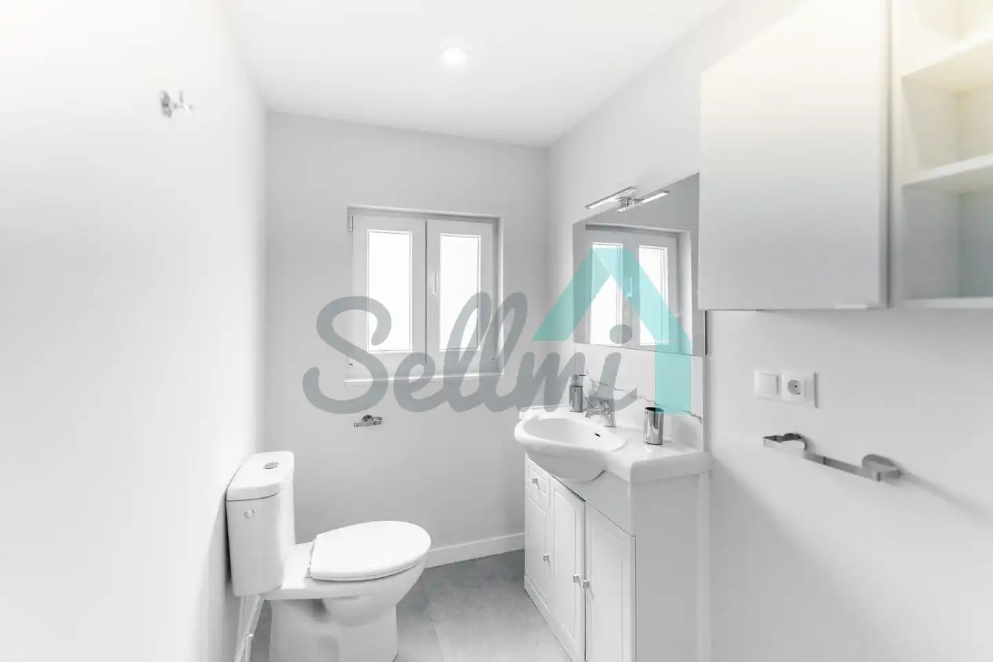 Bathroom of Flat for share in Oviedo   with Heating, Furnished and Internet