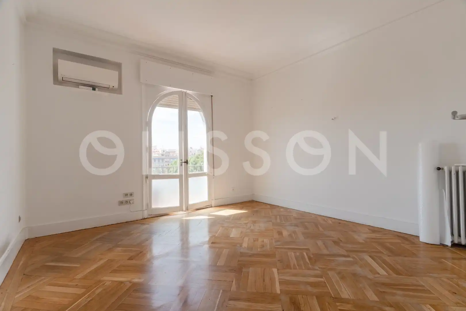 Living room of Flat for sale in Madrid  with Air Conditioner, Heating and Storage room