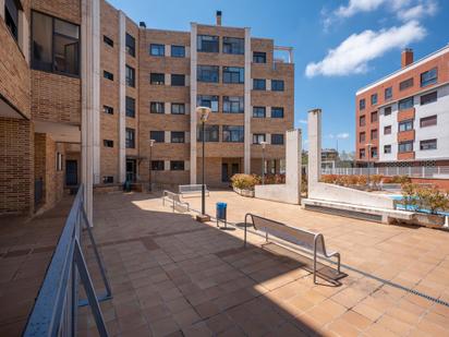 Vista exterior de Pis en venda en Ávila Capital amb Calefacció, Traster i Piscina comunitària