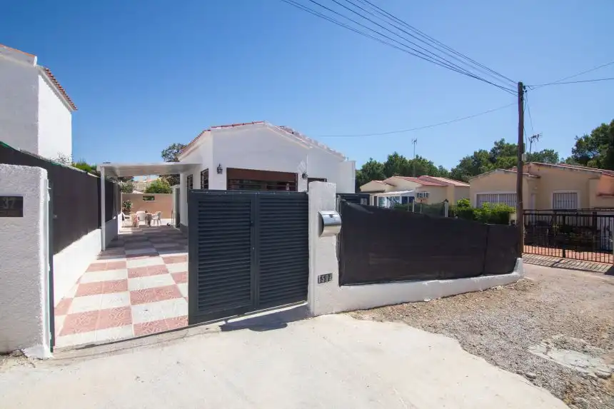 Exterior view of Houses for sale in San Fulgencio  with Air Conditioner, Private garden and Terrace