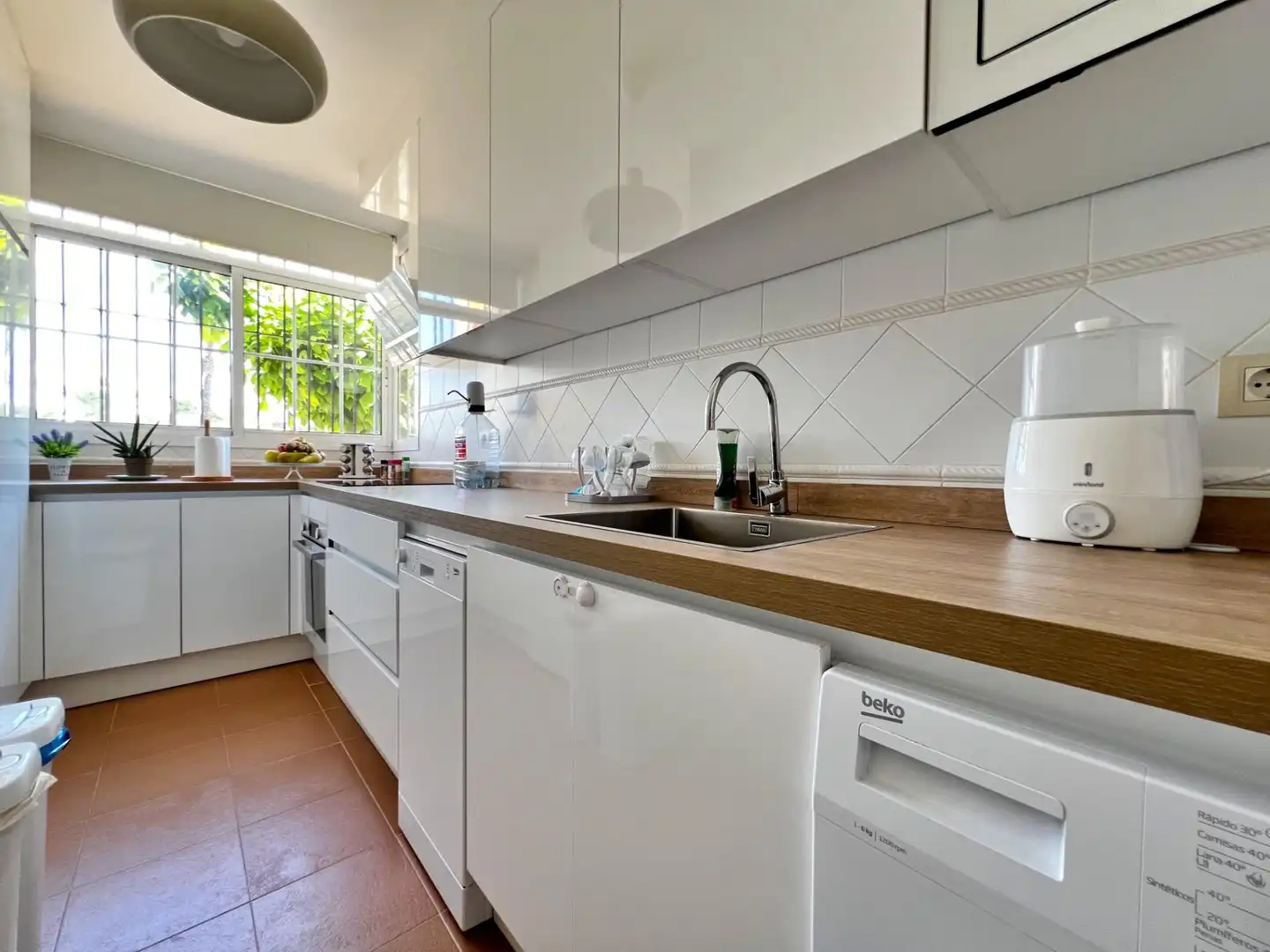 Cuina de Apartament en venda en Ayamonte amb Jardí privat, Terrassa i Piscina comunitària