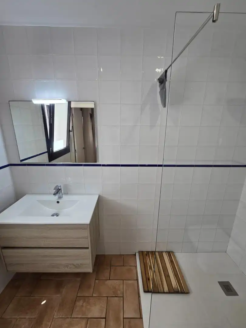 Baño de Planta baja de alquiler en El Masnou con Aire acondicionado, Calefacción y Jardín privado