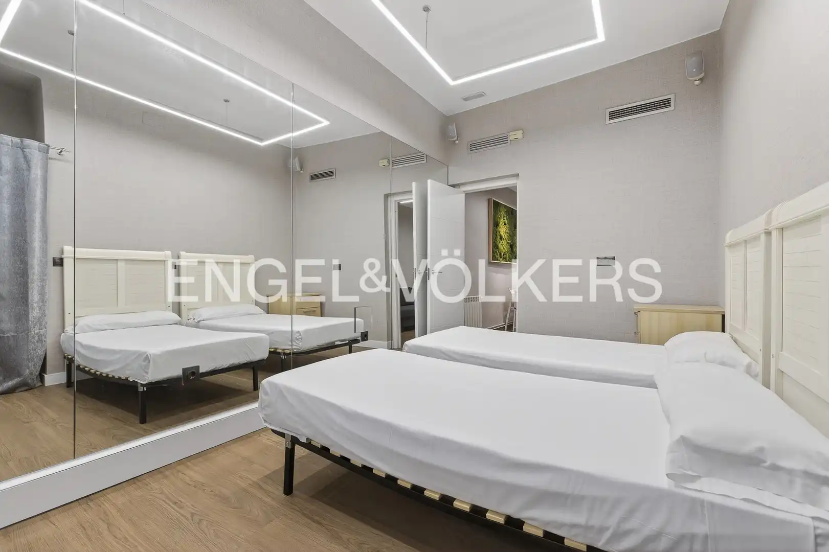 Bedroom of Houses for sale in Sevilla  with Air Conditioner, Heating and Parquet flooring