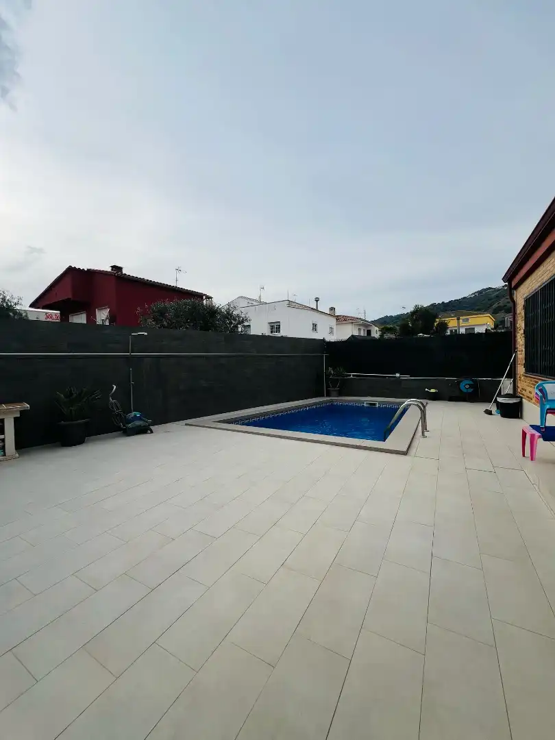 Piscina de Casa o xalet en venda en Pineda de Mar amb Aire condicionat, Calefacció i Jardí privat