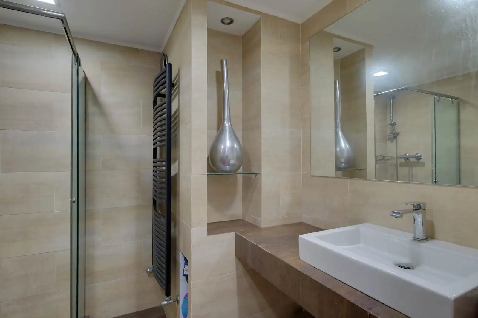 Badezimmer von Wohnung zum Verkauf in Barcelona mit Klimaanlage, Heizung und Parkett