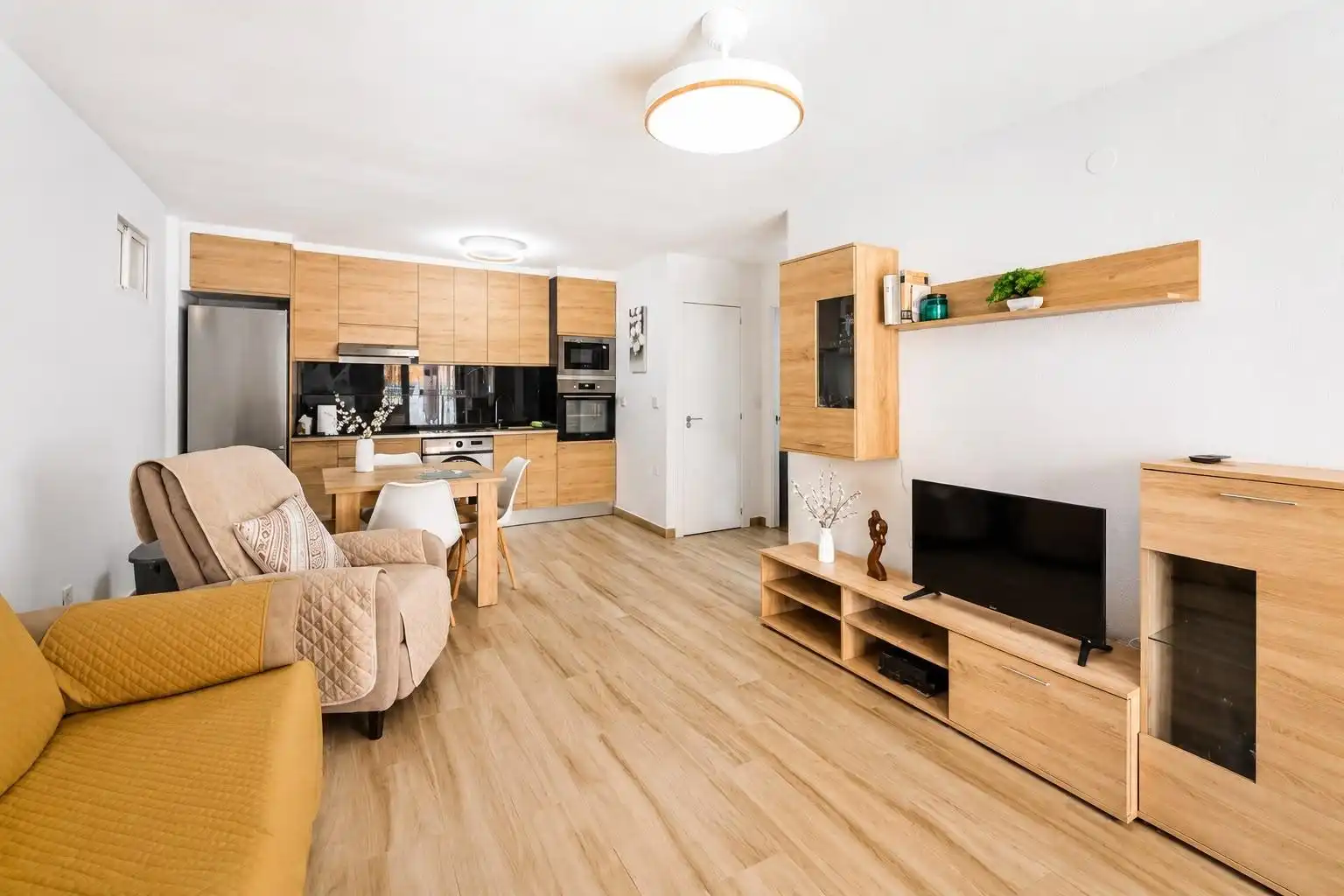 Wohnzimmer von Erdgeschoss zur Miete in Torrevieja mit Klimaanlage, Heizung und Terrasse