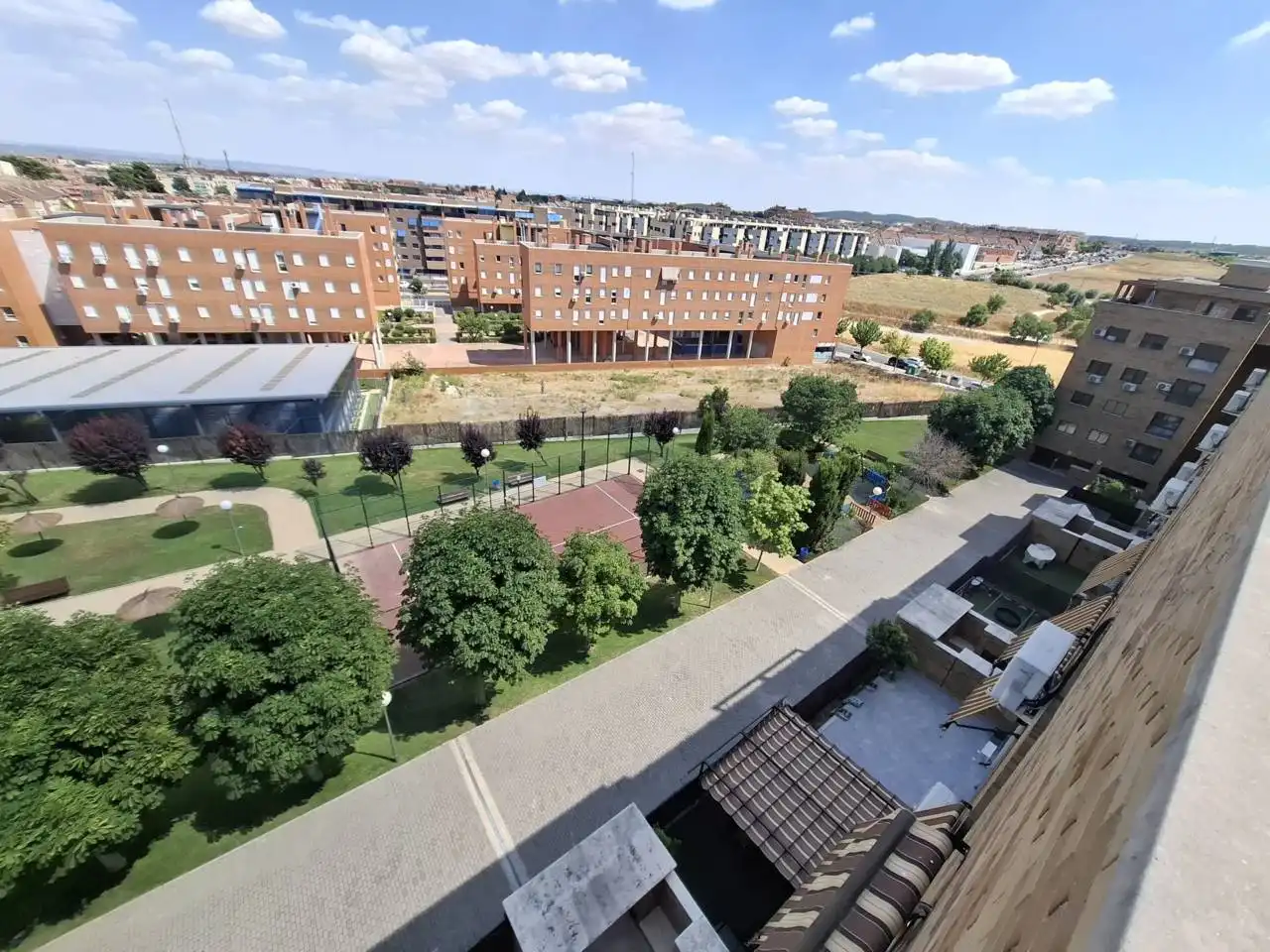 Vista exterior de Piso de alquiler en Valdemoro con Aire acondicionado, Calefacción y Terraza