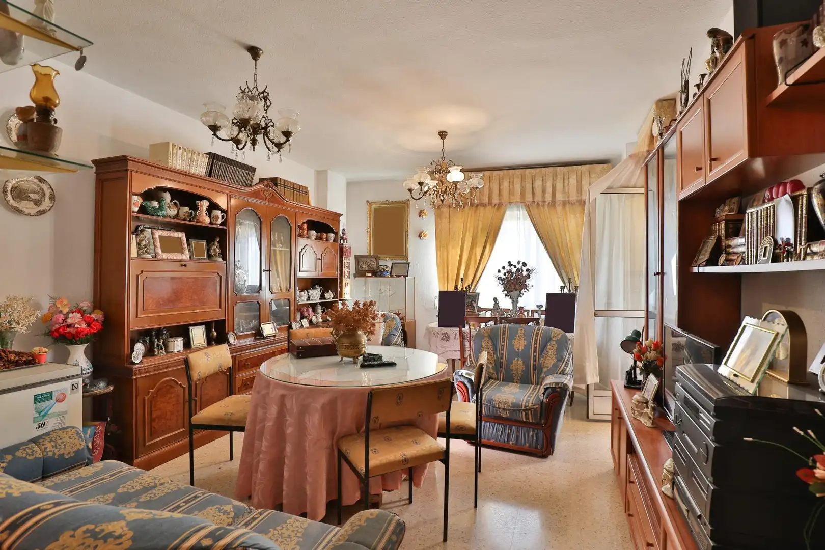 Living room of Flat for sale in  Sevilla Capital