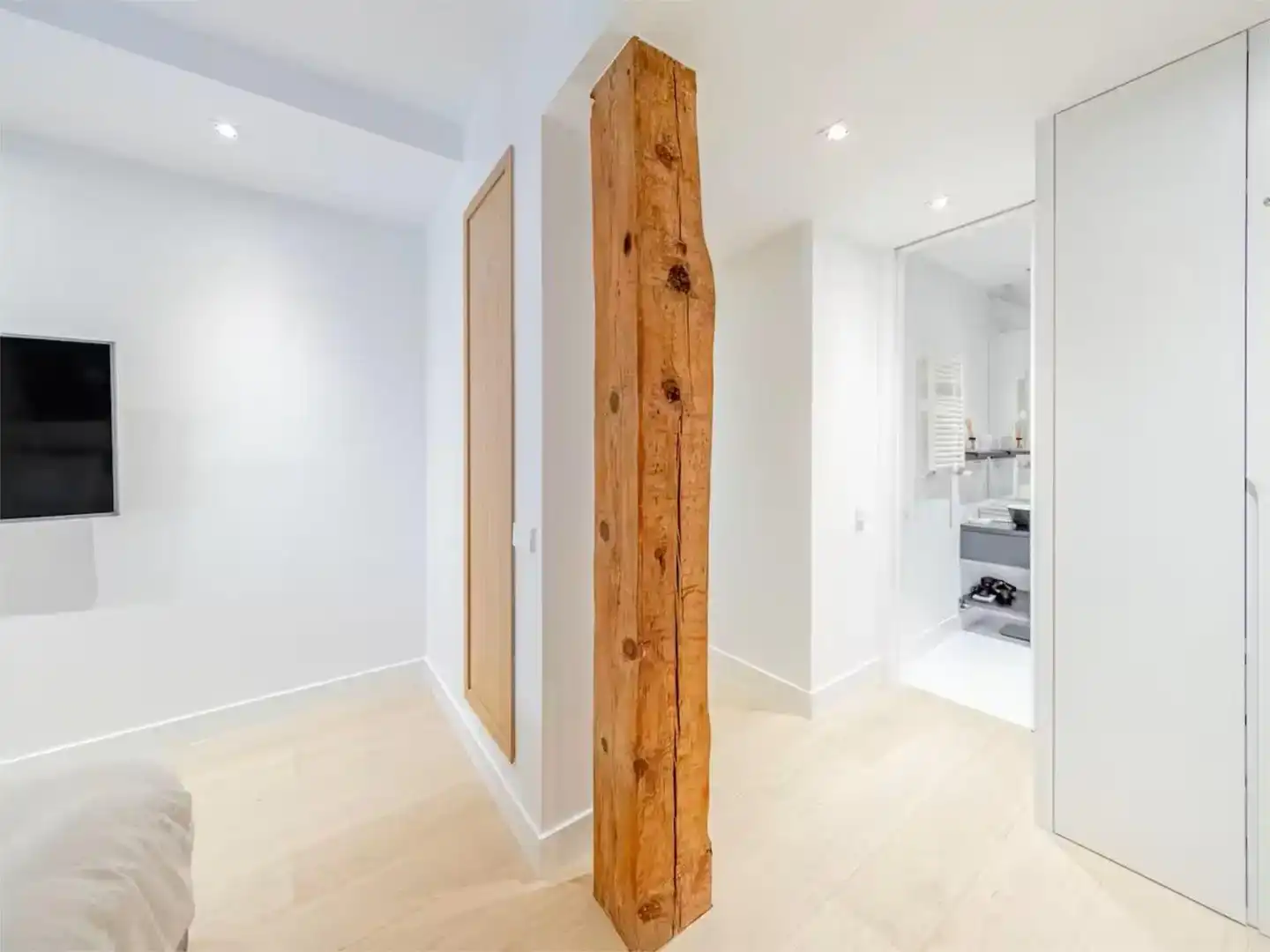 Flat for sale in  Barcelona Capital  with Air Conditioner and Balcony