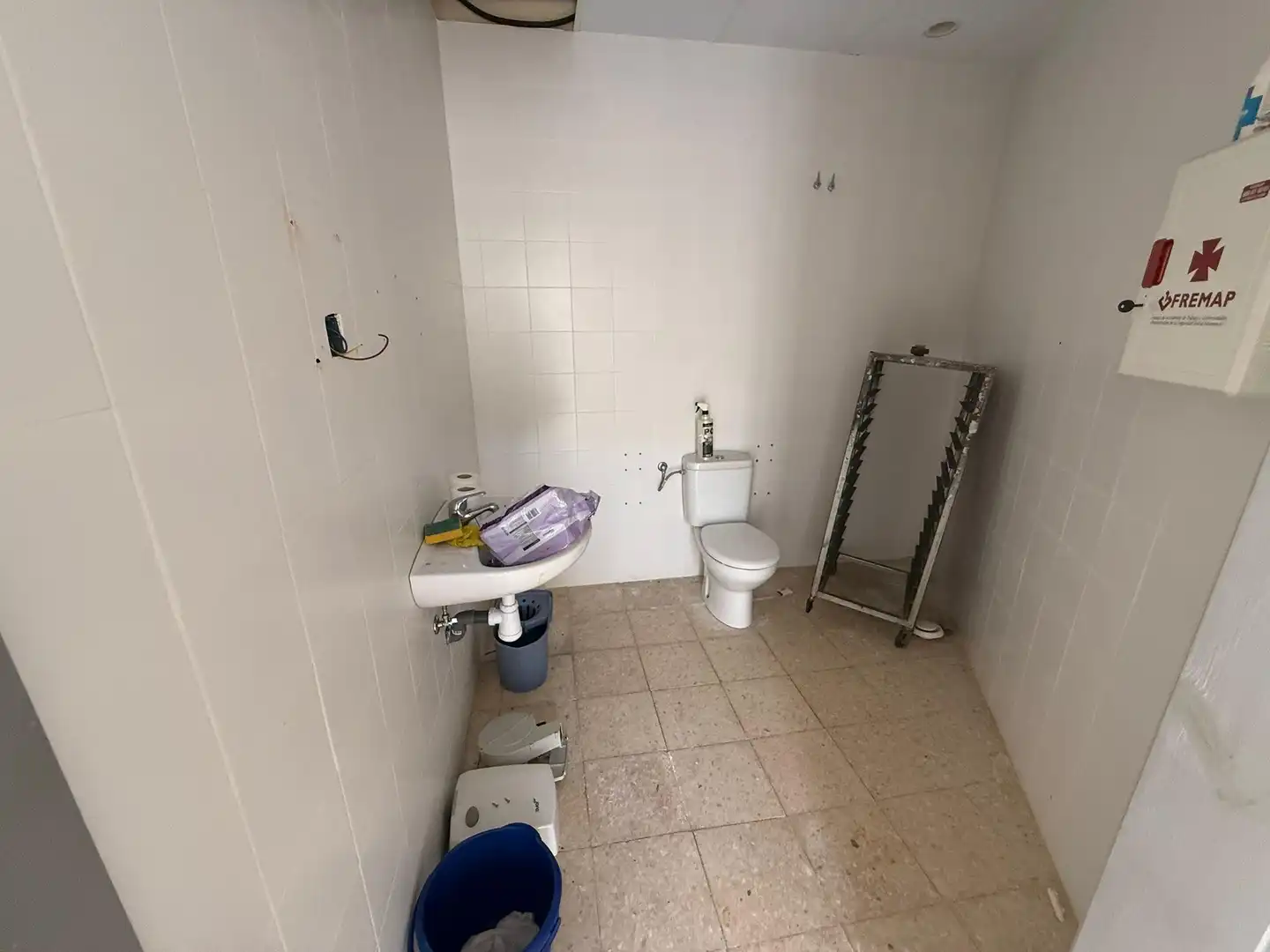 Baño de Local de alquiler en Llorenç del Penedès